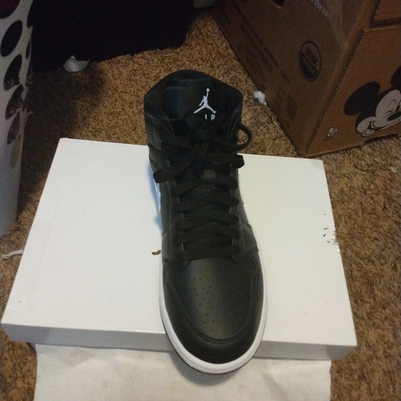 Women sneakers size 9 - Picture 2 of 3